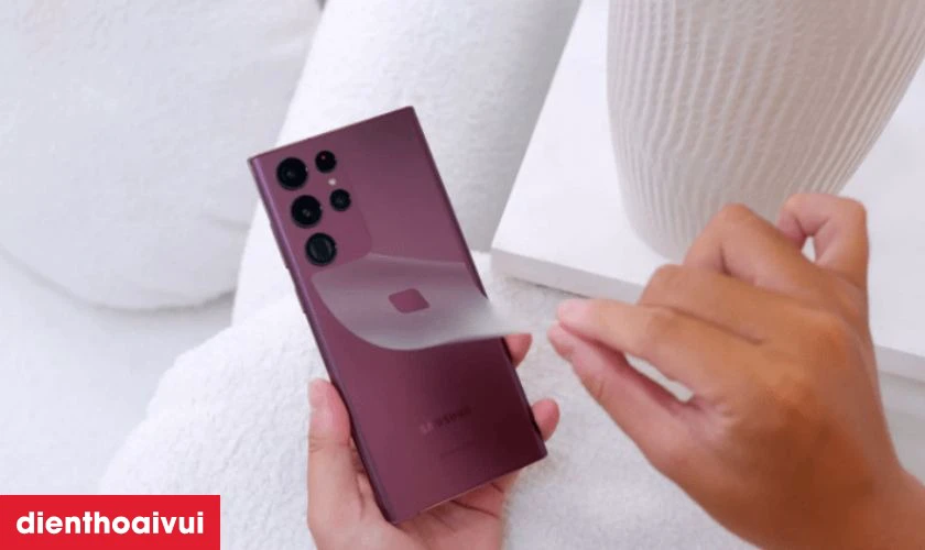 Thay kính lưng mới giúp khôi phục vẻ đẹp cho Samsung Galaxy S22 Ultra