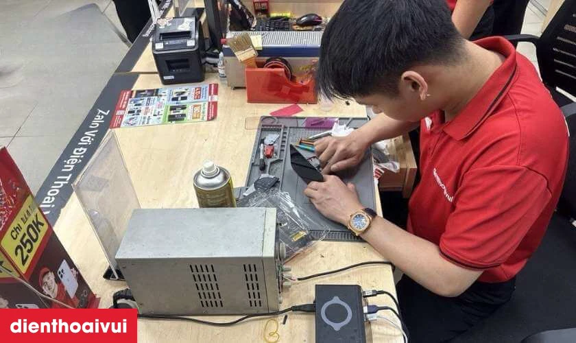 Quy trình thay kính lưng Samsung Galaxy S25 lấy liền tại Điện Thoại Vui