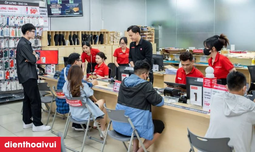 Quy tr&igrave;nh thay k&iacute;nh lưng Samsung Galaxy S25 FE lấy liền tại Điện Thoại Vui