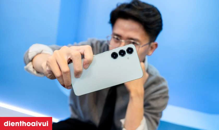 Nguyên nhân khiến kính lưng Samsung Galaxy S25 Plus bị nứt vỡ, xuống cấp