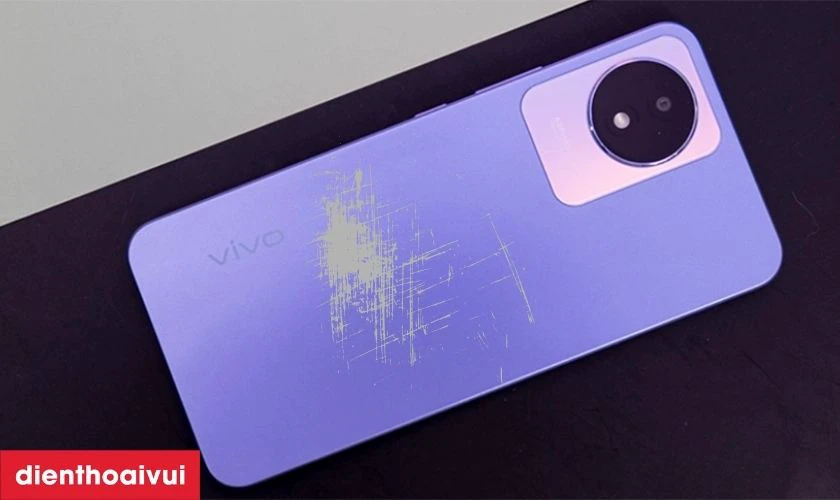 Dấu hiệu nhận biết cần thay nắp lưng Vivo Y02T