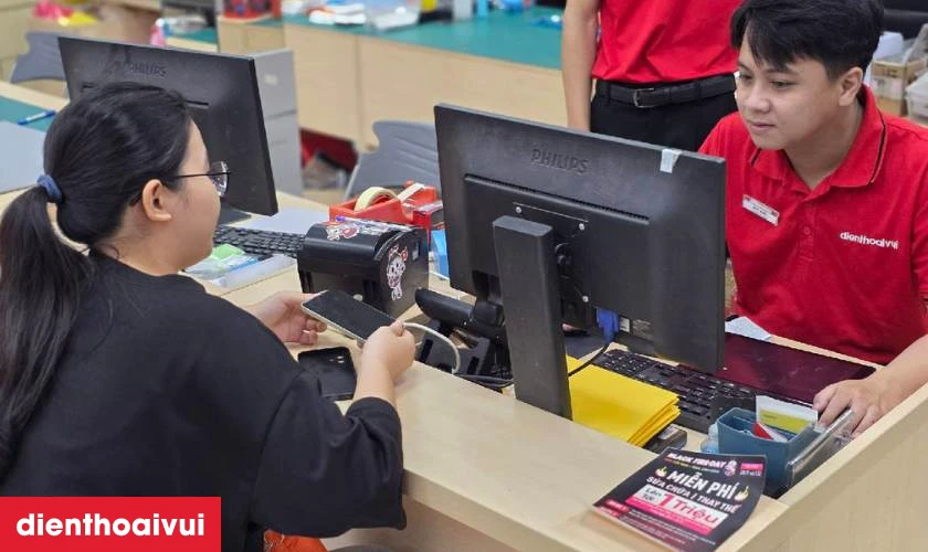 Địa chỉ thay k&iacute;nh lưng Vivo Y03 ở đ&acirc;u uy t&iacute;n