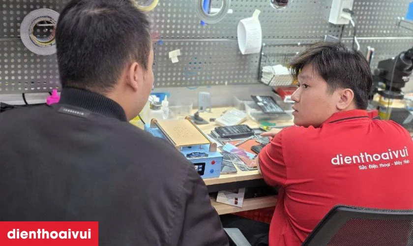 Quy tr&igrave;nh thay k&iacute;nh lưng Vivo Y18 minh bạch tại Điện Thoại Vui