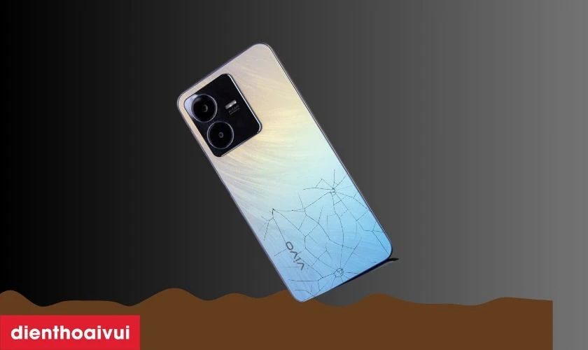 Nguy&ecirc;n nh&acirc;n khiến nắp lưng bị nứt vỡ, xuống cấp