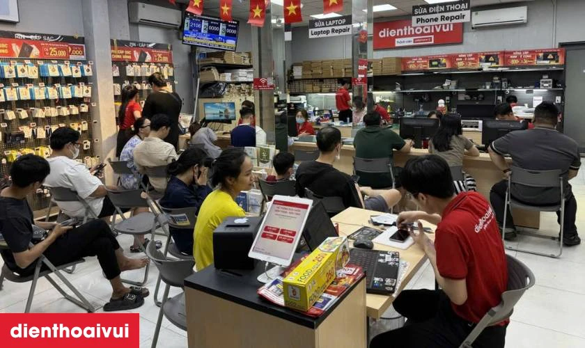 Quy tr&igrave;nh thay k&iacute;nh lưng Xiaomi 14T lấy liền tại Điện Thoại Vui