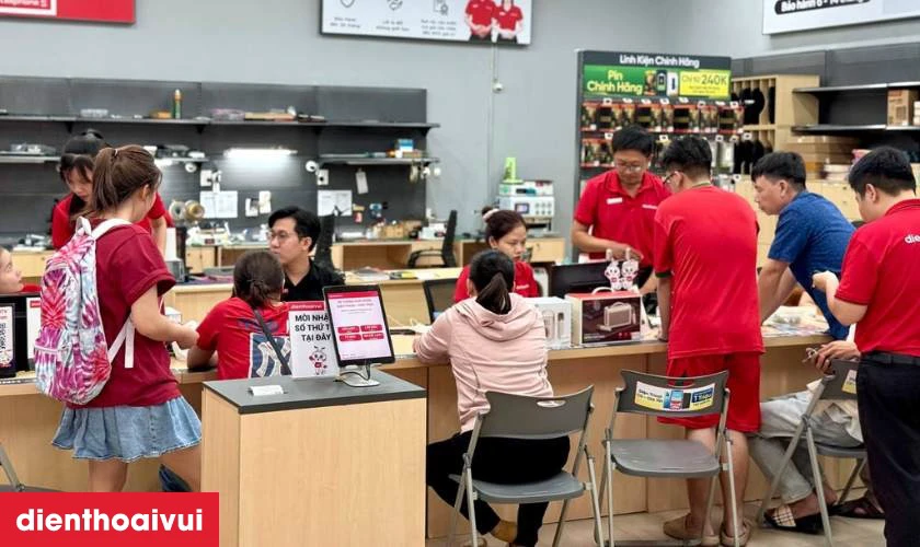 Quy tr&igrave;nh thay k&iacute;nh lưng Xiaomi Redmi Note 13 Pro 5G nhanh ch&oacute;ng tại Điện Thoại Vui