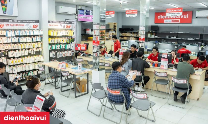 Kỹ thuật viên tay nghề cao, nhiều năm kinh nghiệm trong lĩnh vực sửa chữa điện thoại Samsung