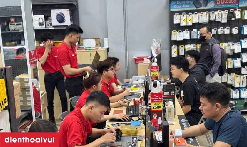 Dịch vụ thay loa ngoài iPhone 13 chính hãng, lấy liền tại Điện Thoại Vui