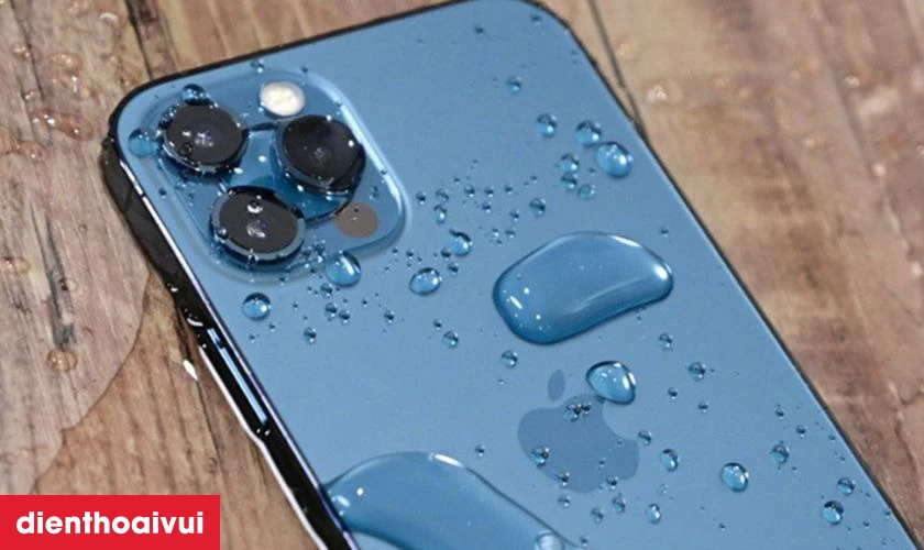 Nước là một trong những tác nhân gây hư hỏng loa ngoài cần lưu ý