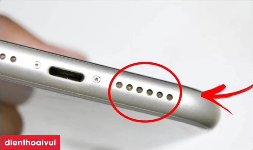 Nguyên nhân điện thoại iPhone 15 bị hư loa
