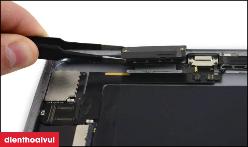 Lưu ý cần biết khi thay loa ngoài máy tính bảng iPad