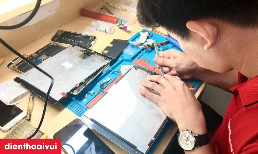 Quy trình thay loa ngoài máy tính bảng iPad chuyên nghiệp tại Điện Thoại Vui