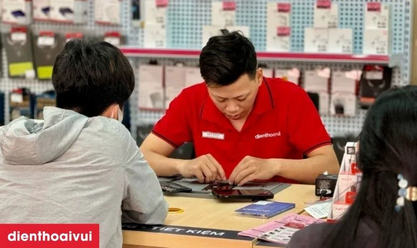 Quy tr&igrave;nh thay loa ngo&agrave;i Oppo A5 lấy liền tại Điện Thoại Vui