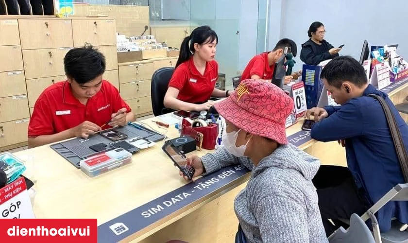 Quy tr&igrave;nh thay loa ngo&agrave;i Oppo Reno lấy liền tại Điện Thoại Vui