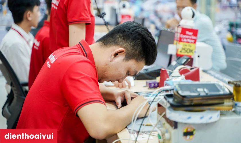 Quy tr&igrave;nh sửa chữa c&ocirc;ng khai, kh&aacute;ch h&agrave;ng c&oacute; thể theo d&otilde;i trực tiếp