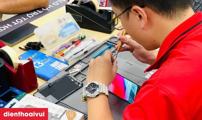 Quy tr&igrave;nh thay loa ngo&agrave;i Samsung Galaxy A55 lấy liền tại Điện Thoại Vui