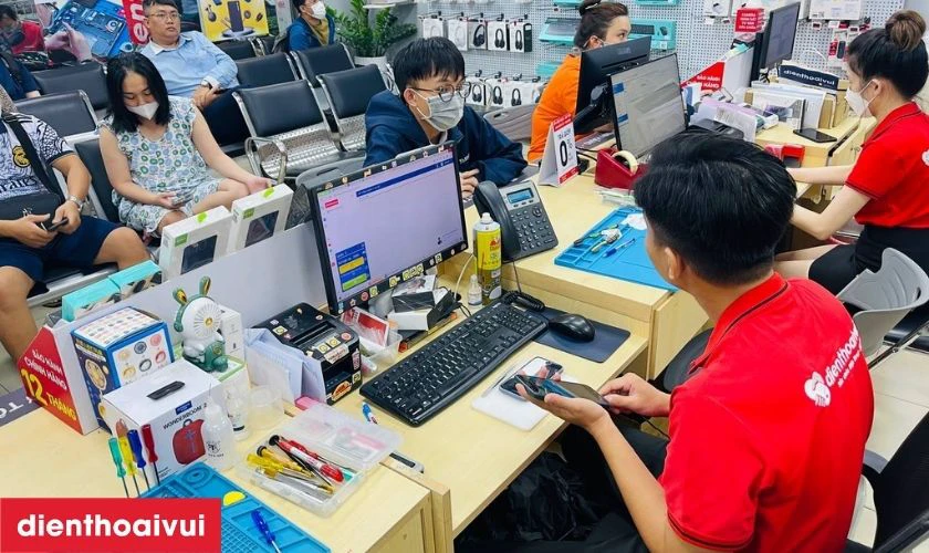 Quy trình thay loa ngoài Samsung Galaxy S25 FE lấy liền, uy tín tại Điện Thoại Vui