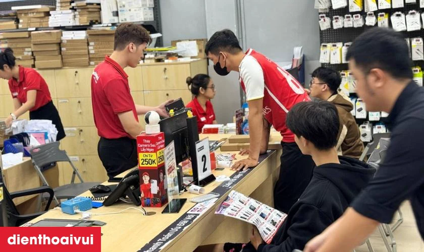 Quy tr&igrave;nh thay loa ngo&agrave;i Xiaomi Redmi 12C lấy liền tại Điện Thoại Vui