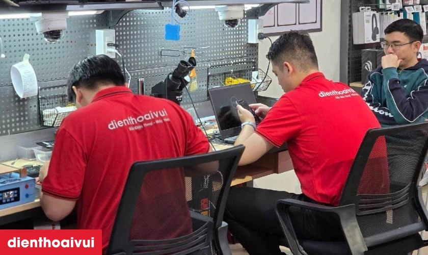 Quy tr&igrave;nh thay loa ngo&agrave;i Xiaomi Redmi Note 12 Pro lấy liền tại Điện Thoại Vui
