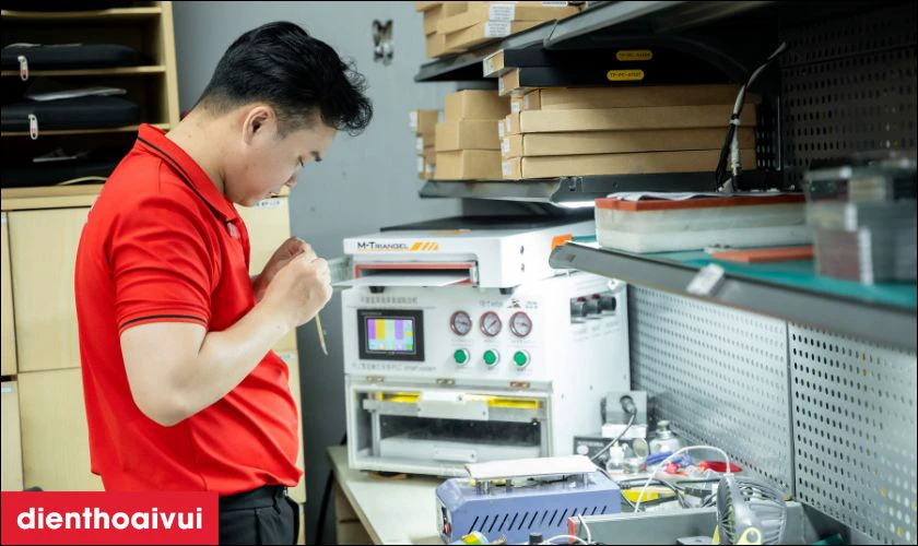Quy trình thay loa trong iPhone 13 Pro Max chính hãng Aries chuyên nghiệp lấy liền tại Điện Thoại Vui 