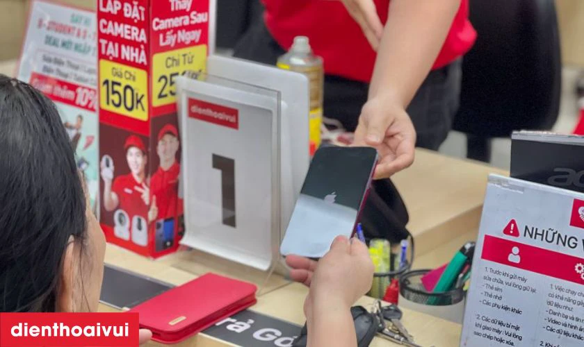 Cửa hàng thay loa trong iPhone 14 Plus ở đâu uy tín, lấy liền lại TPHCM và Hà Nội