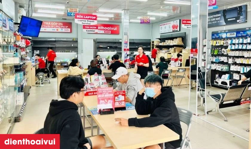 Quy tr&igrave;nh thay loa trong Samsung Galaxy A25 lấy liền tại Điện Thoại Vui