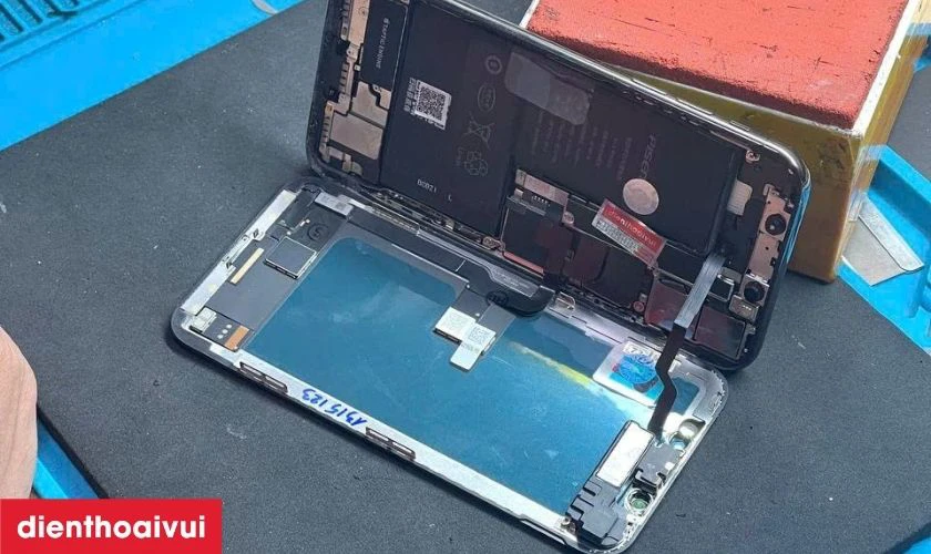 Quy tr&igrave;nh thay loa trong Samsung Galaxy A36 lấy liền tại Điện Thoại Vui