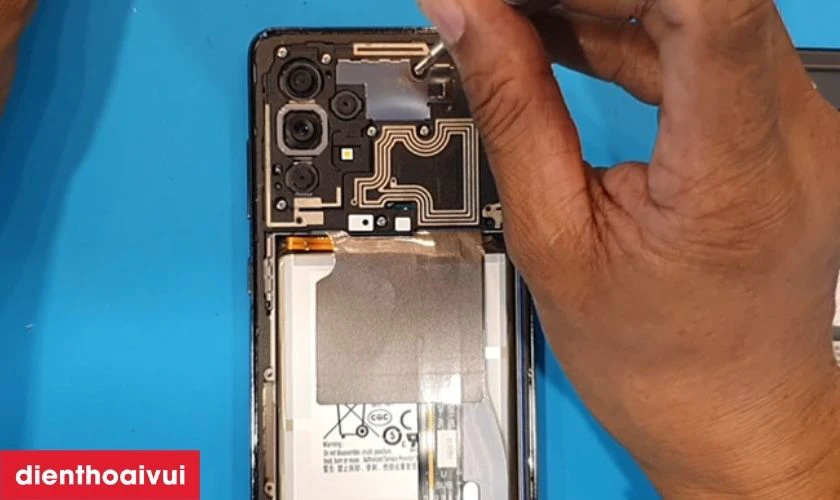 Thay loa trong Samsung Galaxy A52s c&acirc;̀n lưu ý gì?