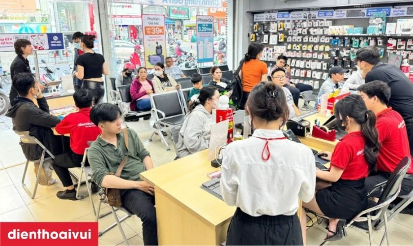 Quy tr&igrave;nh thay loa trong Samsung Galaxy A55 lấy liền tại Điện Thoại Vui