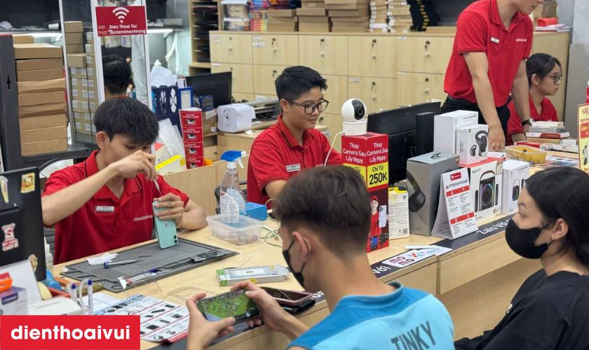 Nhận lại máy, kiểm tra và thanh toán