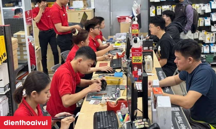 Quy trình thay main iPhone 11 Pro Max chuyên nghiệp lấy liền tại Điện Thoại Vui