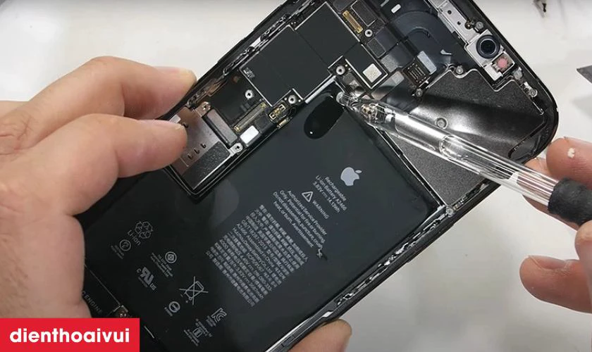 Có nên thay main iPhone 13 không?