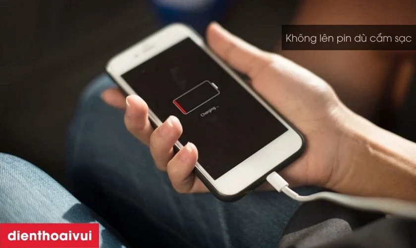 iPhone kh&ocirc;ng l&ecirc;n nguồn d&ugrave; đ&atilde; cắm sạc