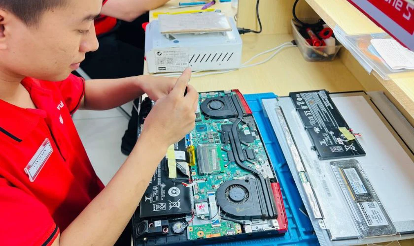 Quy trình thay main laptop quận Tân Bình tại Điện Thoại Vui