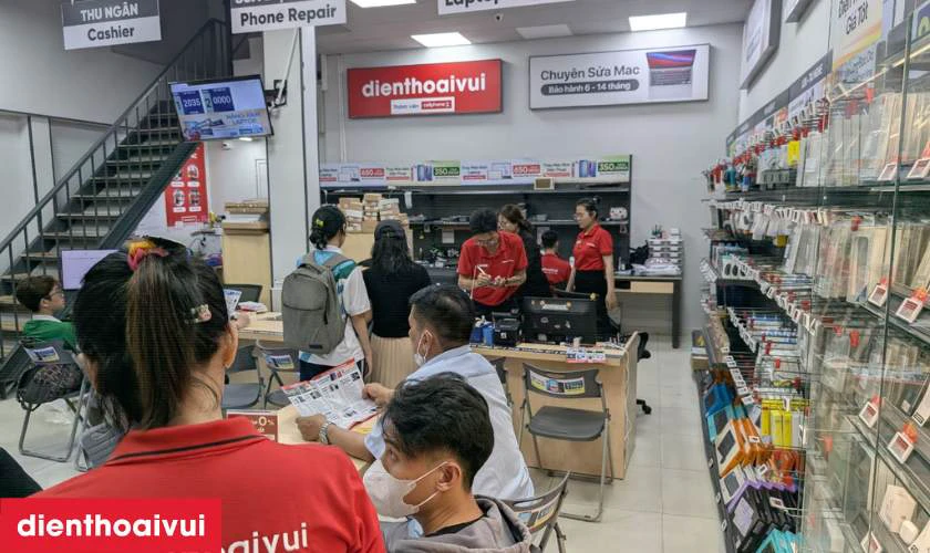 Tiến hành thay màn hình