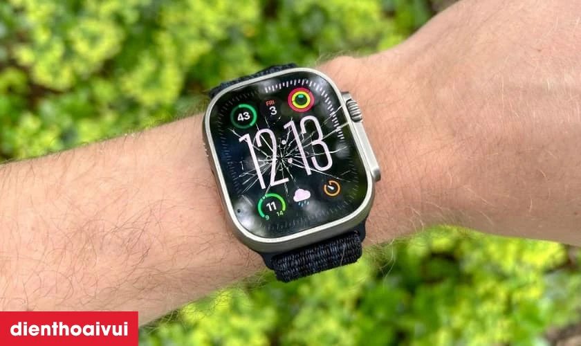 Các dấu hiệu nhận biết bạn cần thay màn hình Apple Watch Ultra mới