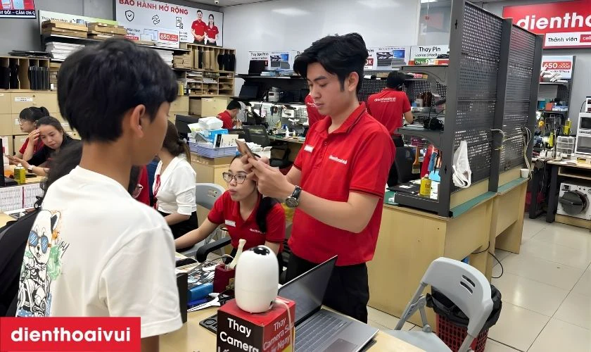 Quy tr&igrave;nh thay m&agrave;n h&igrave;nh Infinix chuy&ecirc;n nghiệp, minh bạch, lấy liền tại Điện Thoại Vui