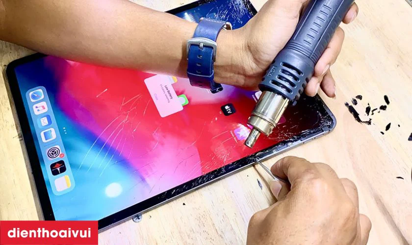 Màu sắc hiển thị sai lệch hay bị vỡ nứt