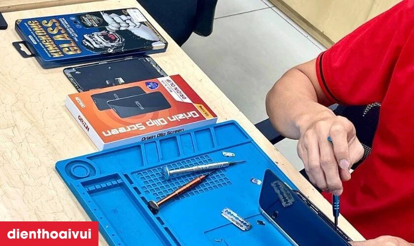 Đến ngay cửa hàng Điện Thoại Vui khi có nhu cầu sử dụng dịch vụ thay màn hình iPhone 12 Mini