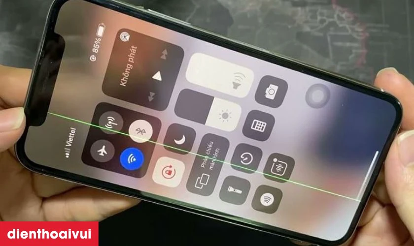 Thay màn hình iPhone 12 Pro chính hãng Orizin khi có sọc nhiễu trên màn hình