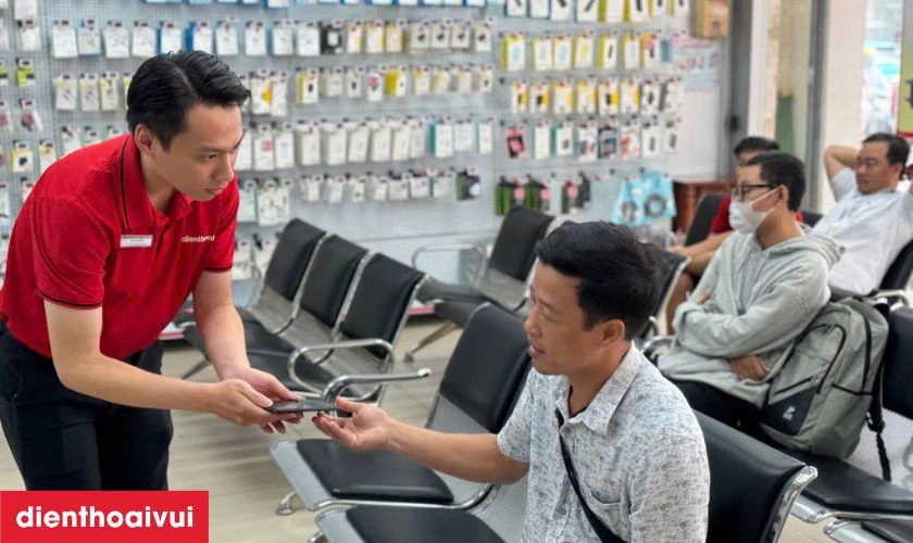 Thay màn hình iPhone chính hãng EK PRO ở đâu uy tín, lấy liền lại TPHCM và Hà Nội