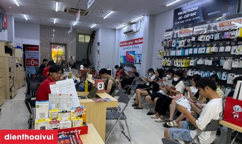 Thay m&agrave;n h&igrave;nh iPhone ở đ&acirc;u uy t&iacute;n, lấy liền tại TPHCM v&agrave; H&agrave; Nội?