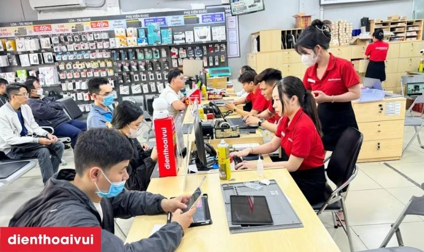 Dịch vụ thay m&agrave;n h&igrave;nh iPhone 17 Pro lấy liền tại Điện Thoại Vui