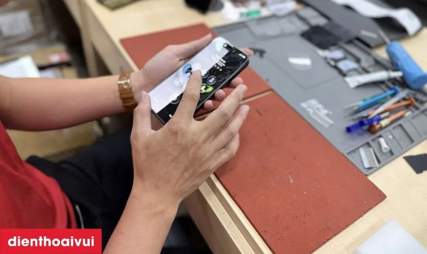 Quy tr&igrave;nh thay m&agrave;n h&igrave;nh iPhone 17 Pro Max tại Điện Thoại Vui