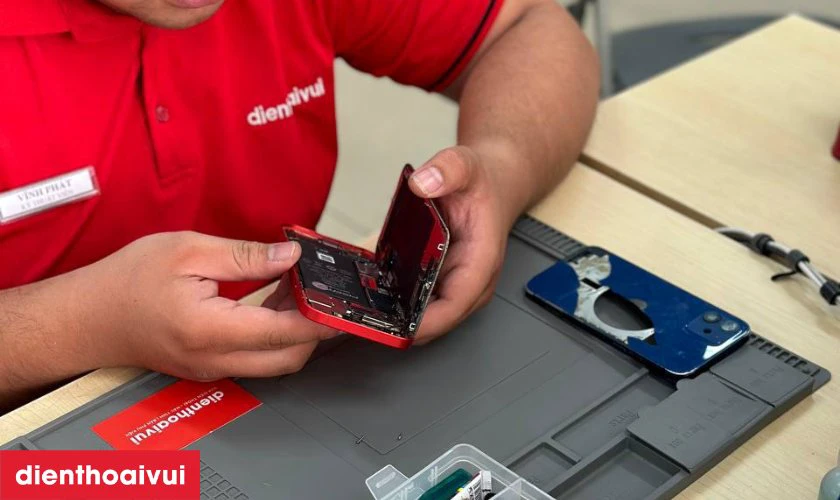 Quy trình thay màn iPhone 6S chính hãng GENA loại Pro chuyên nghiệp