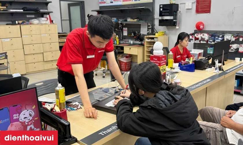 Máy được vệ sinh sạch sẽ và dán tem bảo hành