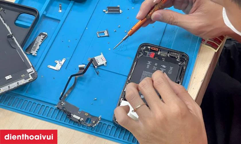 Dịch vụ thay màn hình GENA cho iPhone 7 Plus chính hãng, giá tốt tại Điện Thoại Vui