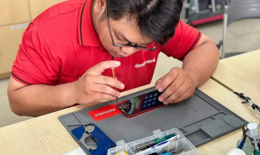 Quy trình thay màn hình iPhone quận Tân Bình tại Điện Thoại Vui