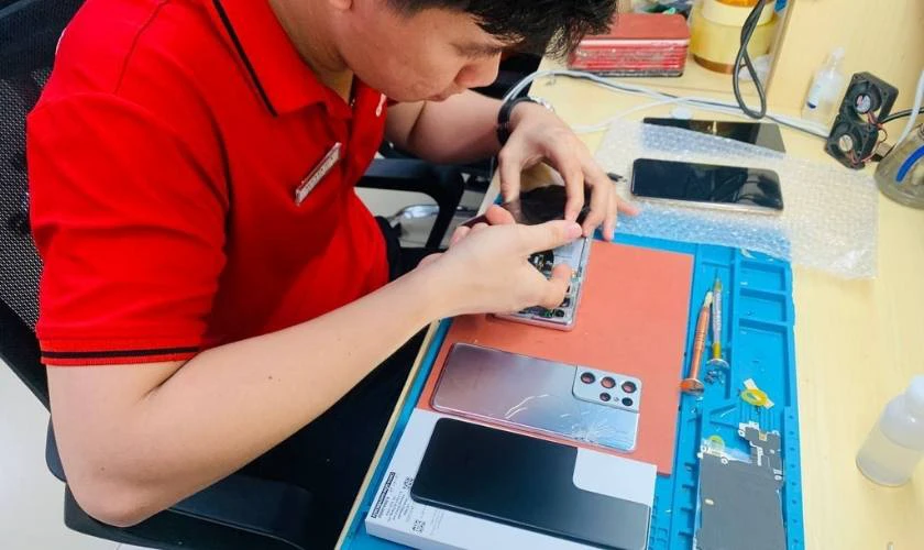 Tiêu chí lựa chọn địa chỉ thay màn hình iPhone quận Tân Phú