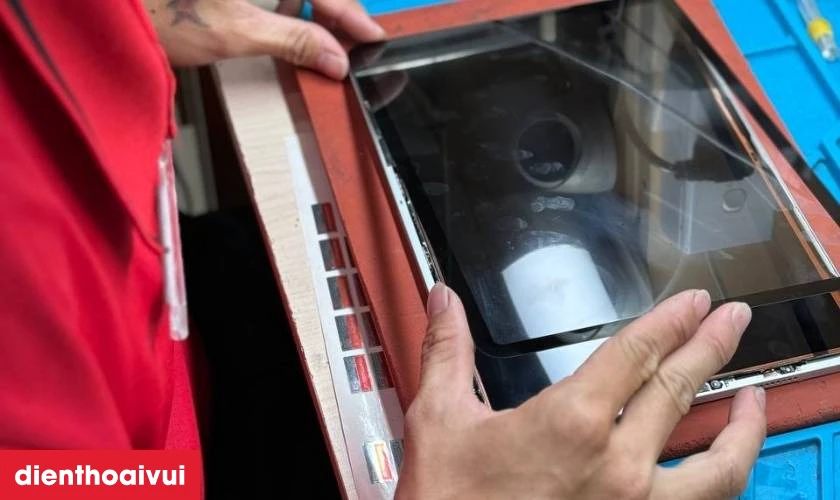 Quy tr&igrave;nh thay m&agrave;n h&igrave;nh laptop Acer Aspire 4749 đạt chuẩn kỹ thuật